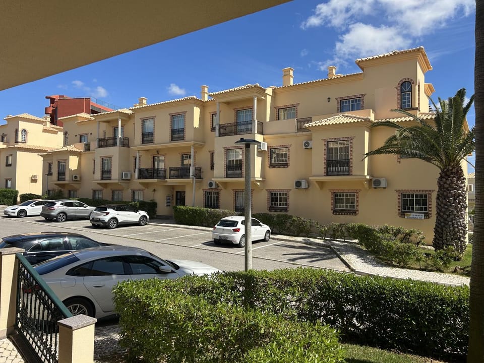 Neighbourhood, Street view