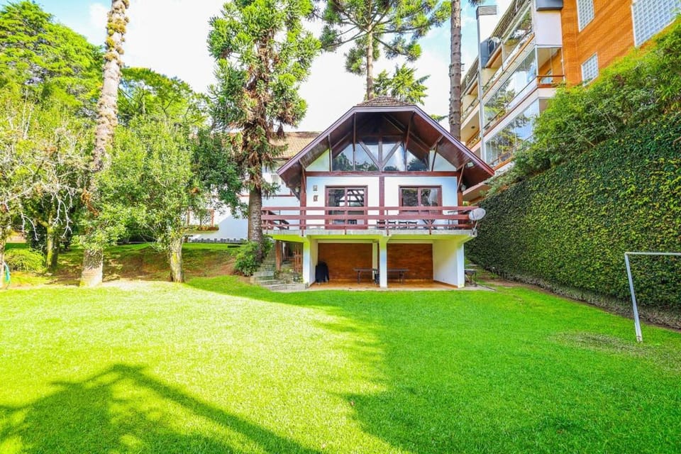 Casa do Tchuthcucão House in Campos do Jordão