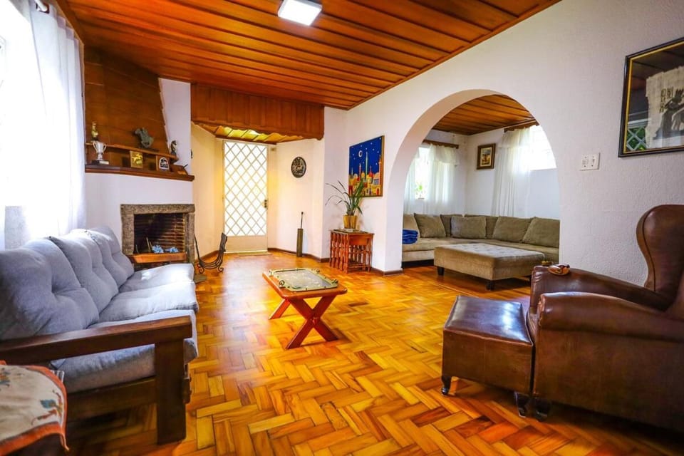 Casa do Tchuthcucão House in Campos do Jordão