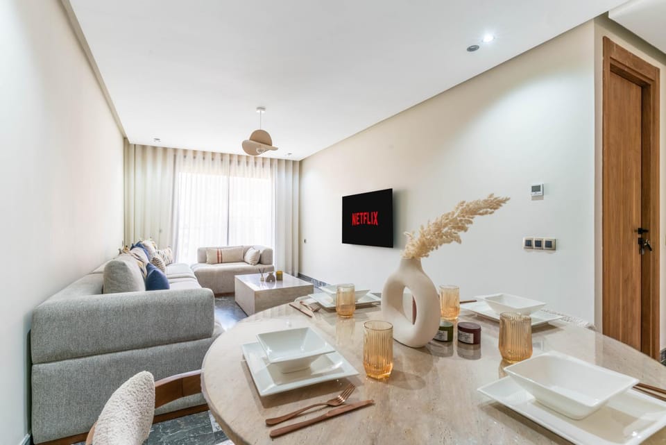 Plaza Suite Marrakech Appart Neuf 80m2 Residence 24h7 Parking Apartment in Marrakesh