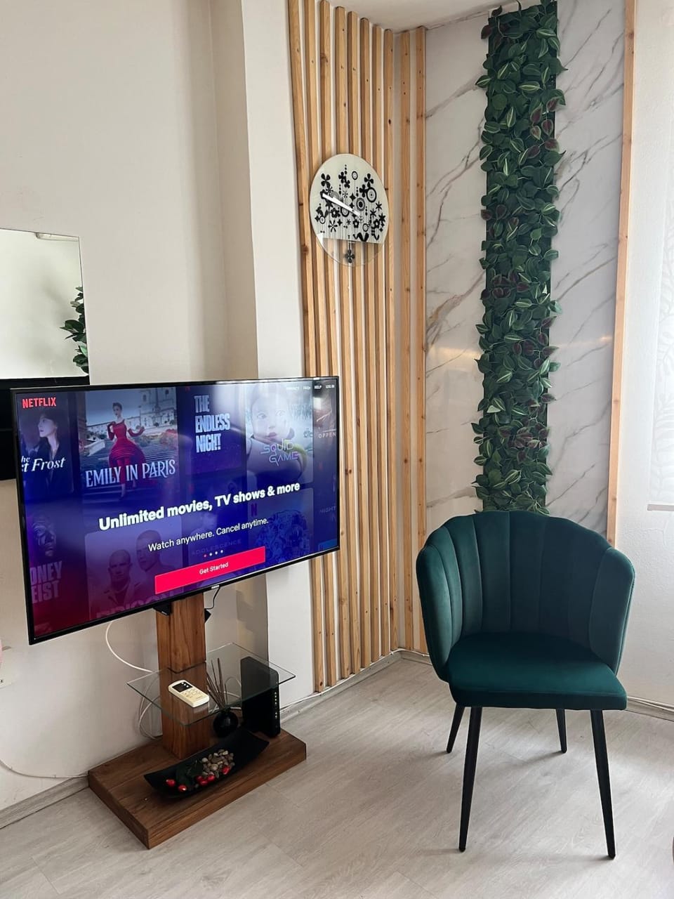 Communal lounge/ TV room, TV and multimedia, Living room, Seating area, Evening entertainment