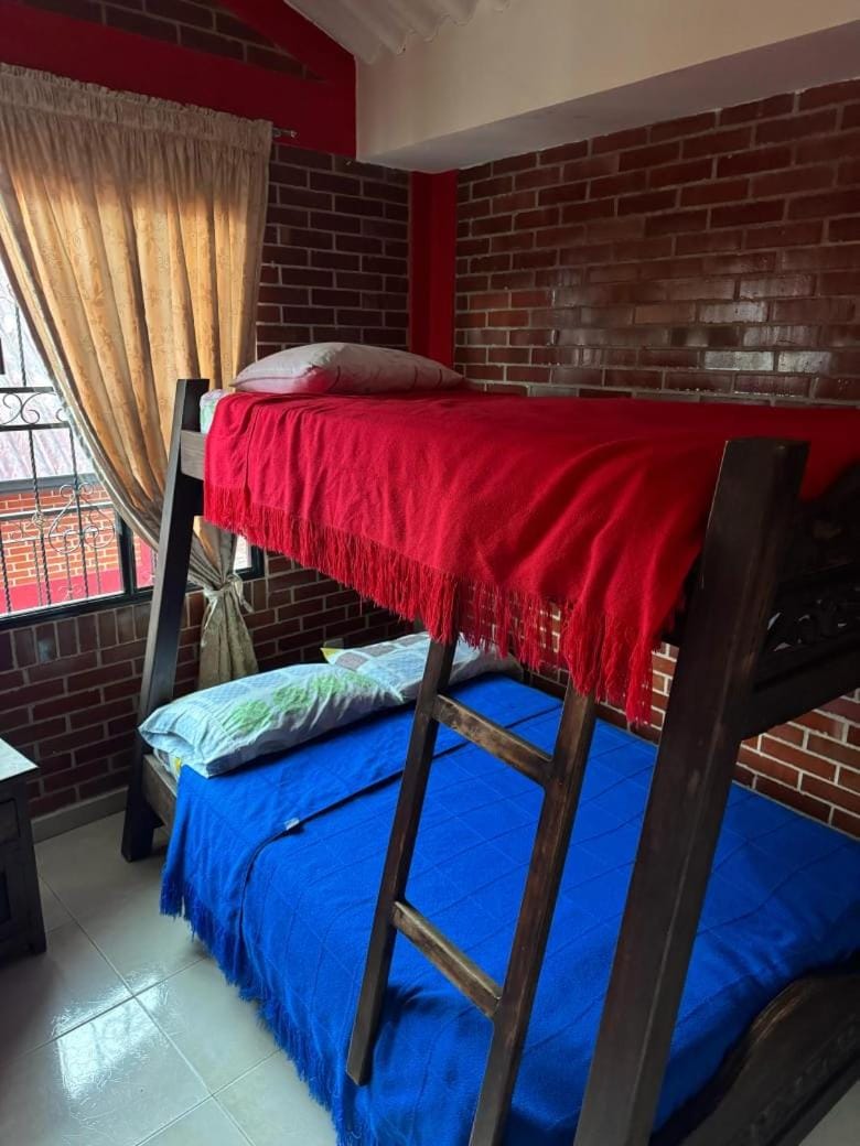 Bedroom, bunk bed