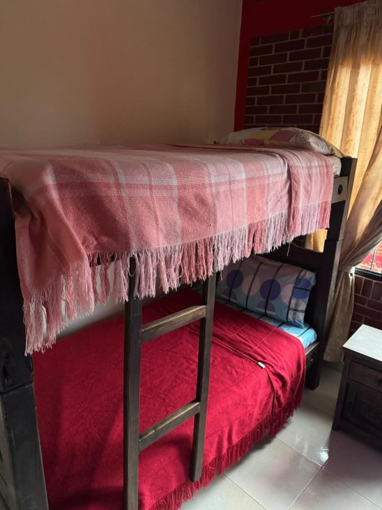 Bedroom, bunk bed