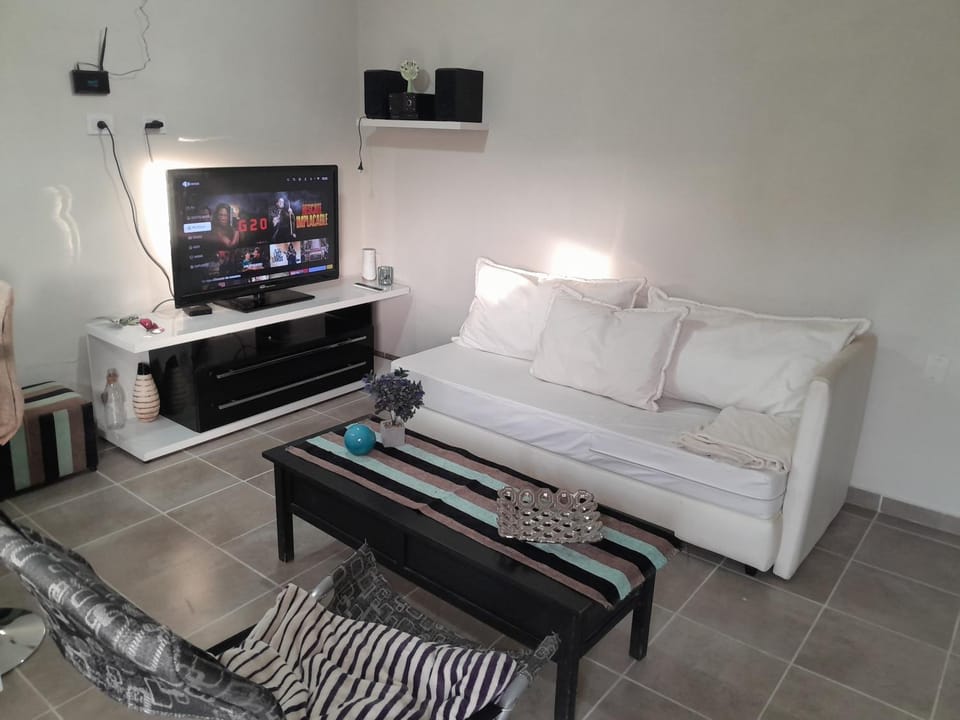 Communal lounge/ TV room, TV and multimedia, Living room, Seating area, Evening entertainment