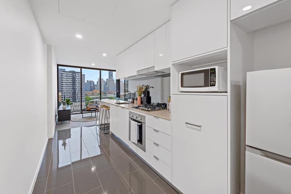 Central South Bank Apt with City Views, Study & Park Apartment in Brisbane City