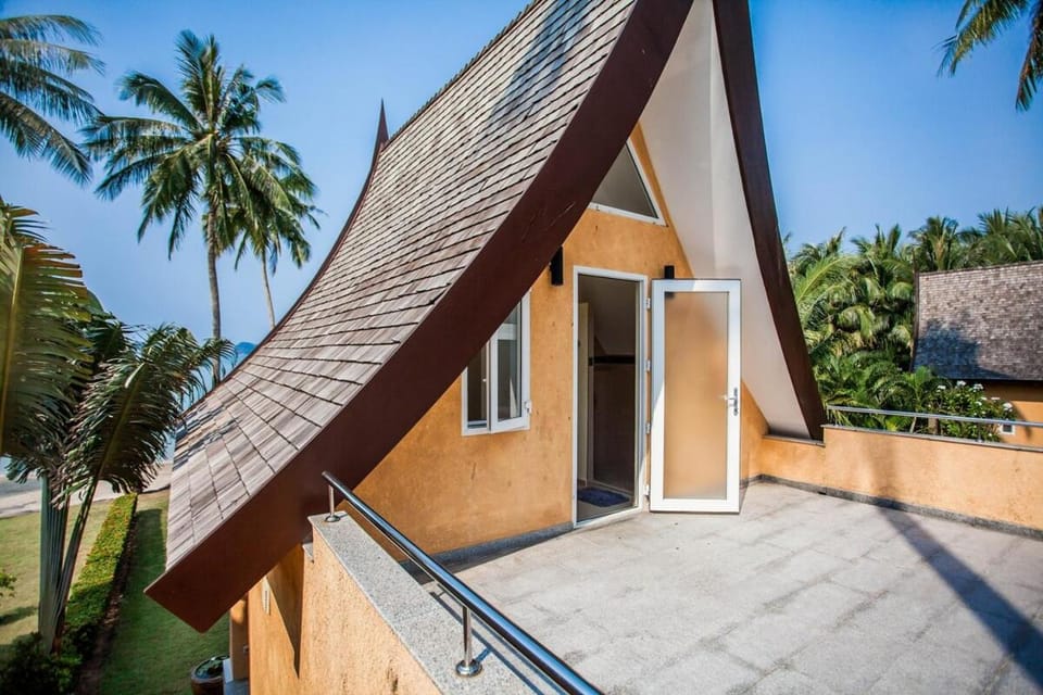 Villa Santa Barbara Right On the Beachfront Villa in Ko Chang