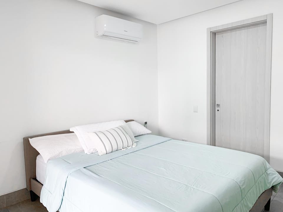 Bed, Photo of the whole room, Bedroom, air conditioner