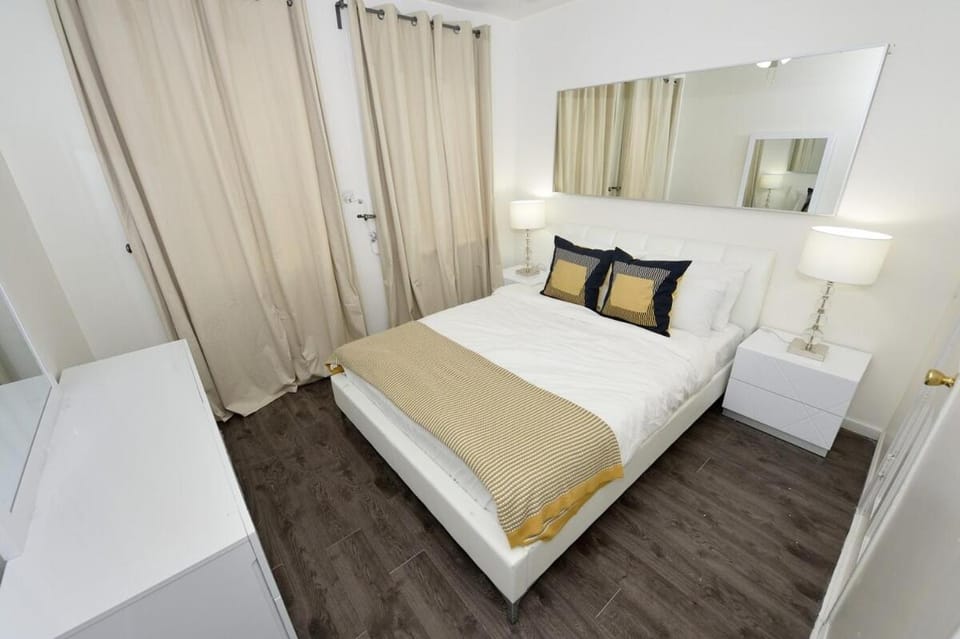 Amazing 4 BR 1 BTH Laundry Dishwasher, June To Aug 90 Days Stay Required Apartment in Midtown