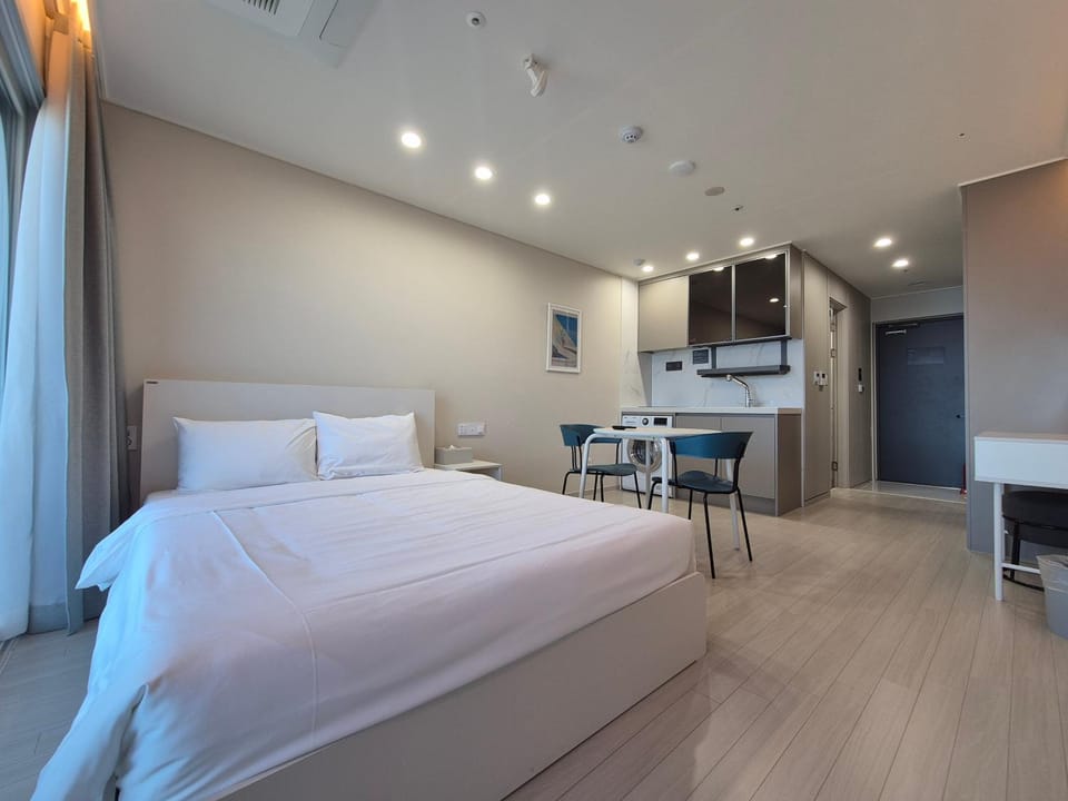 Photo of the whole room, Decorative detail, Bedroom