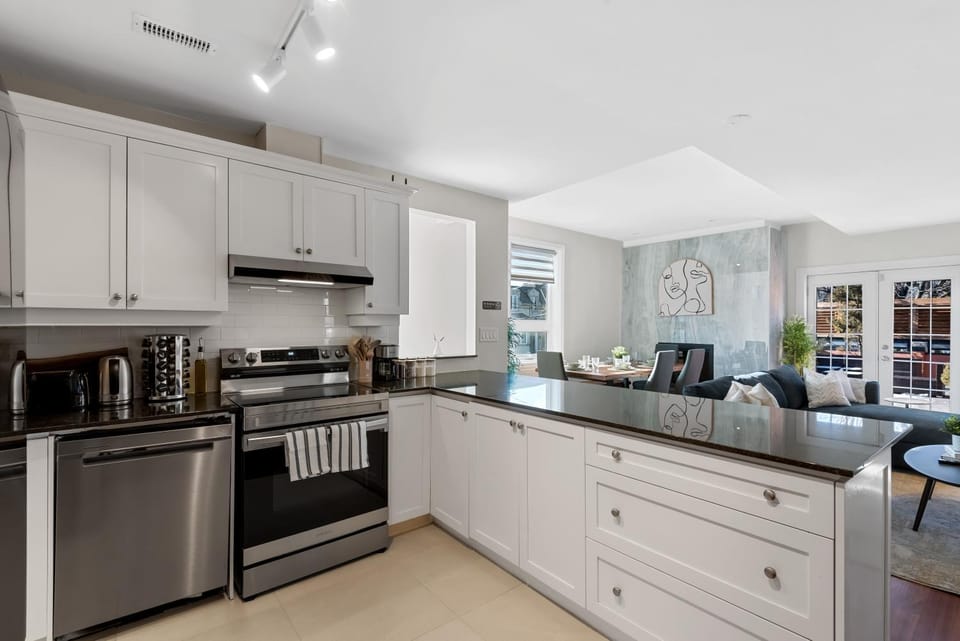 Spacious 3BR3BA Retreat with Outdoor Space Sleeps 10, Steps from Subway Hotel in Toronto