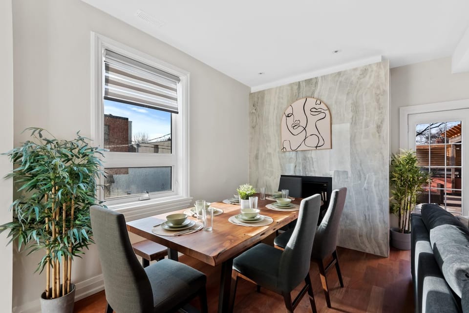 Spacious 3BR3BA Retreat with Outdoor Space Sleeps 10, Steps from Subway Hotel in Toronto