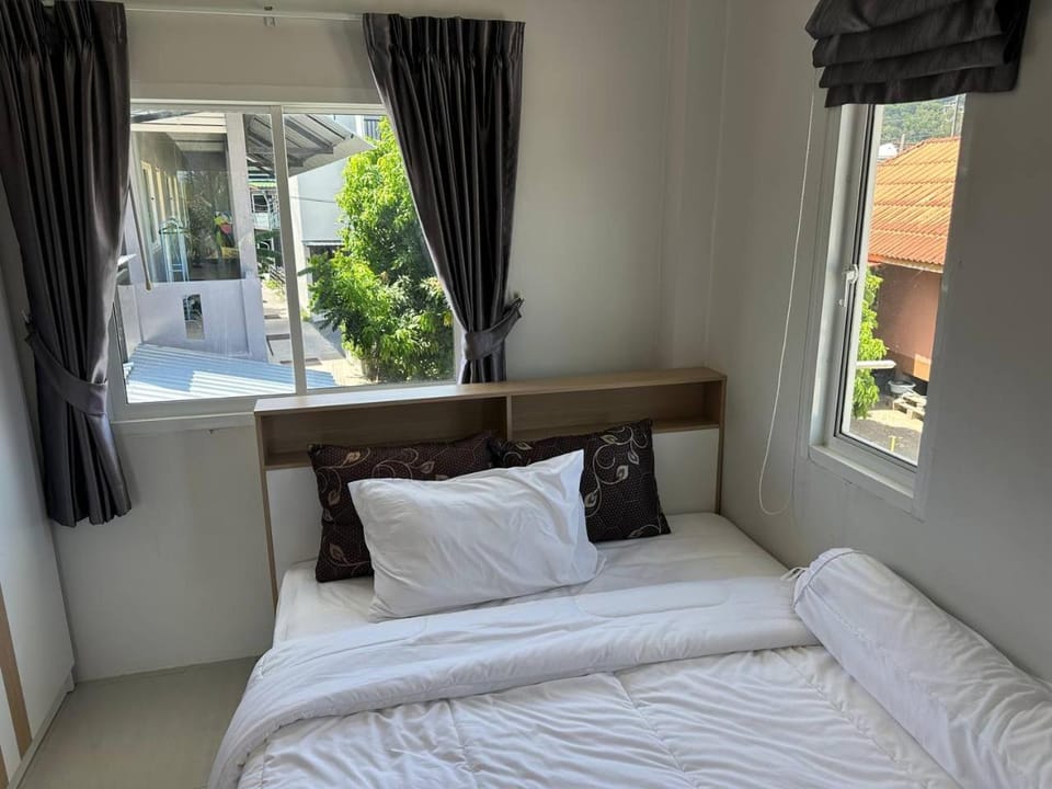 Bed, View (from property/room), Photo of the whole room, Bedroom