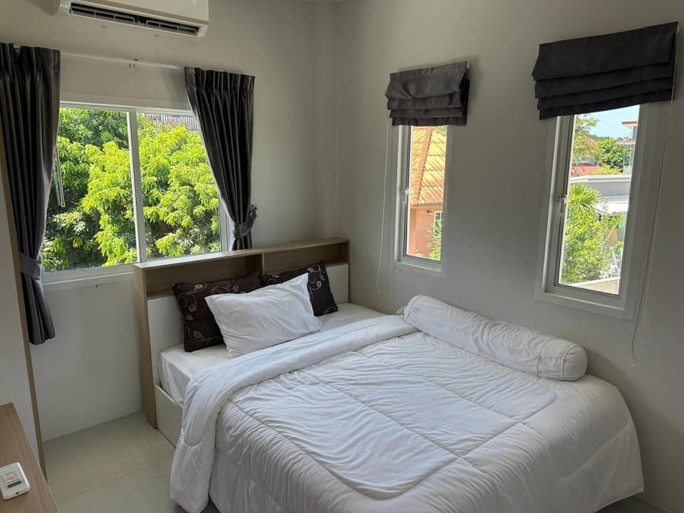 Bed, Bedroom, air conditioner