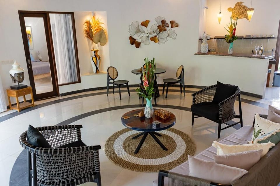 Living room, Dining area