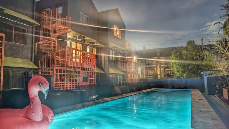 Swimming pool