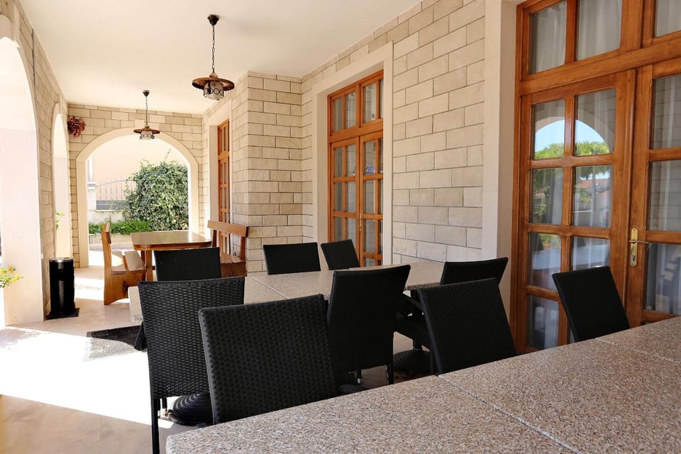 Location, children, Family