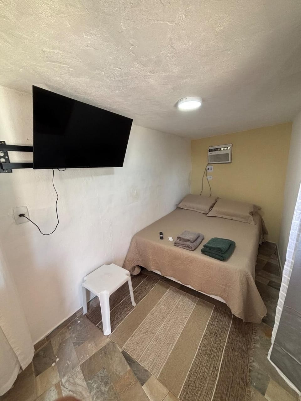 Communal lounge/ TV room, Bed, TV and multimedia, Bedroom, towels