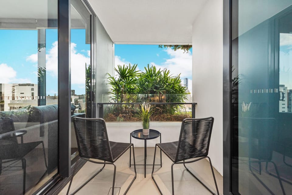 Breathtaking City & River Views with Pool, Gym, Park Apartment in Brisbane City