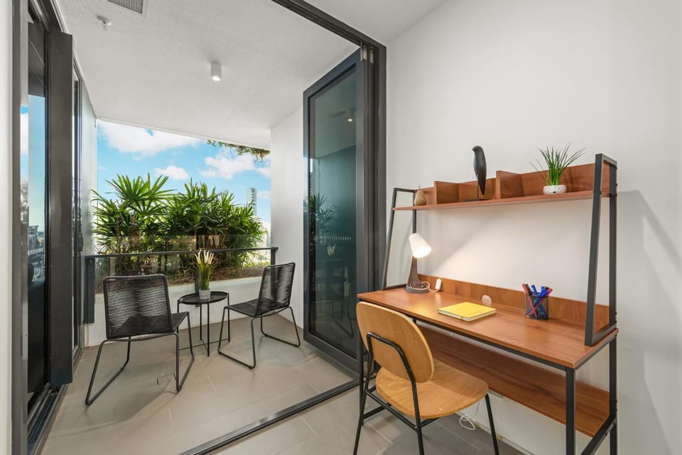Breathtaking City & River Views with Pool, Gym, Park Apartment in Brisbane City