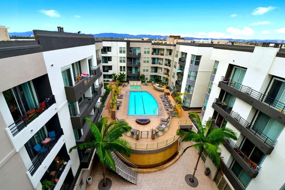 Property building, Balcony/Terrace, Swimming pool