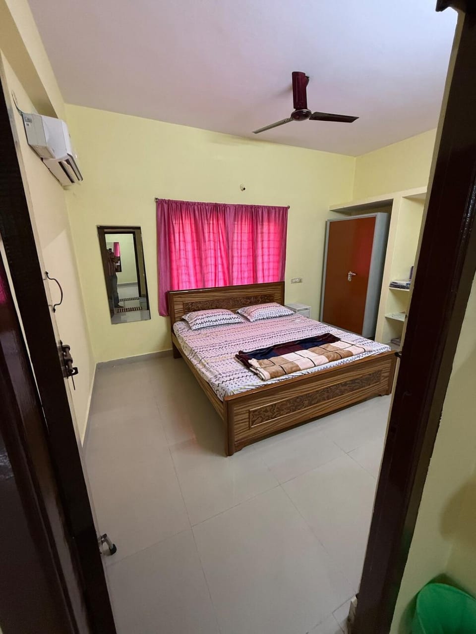 Bedroom, air conditioner