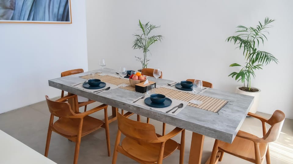 Living room, Food and drinks, Seating area, Dining area