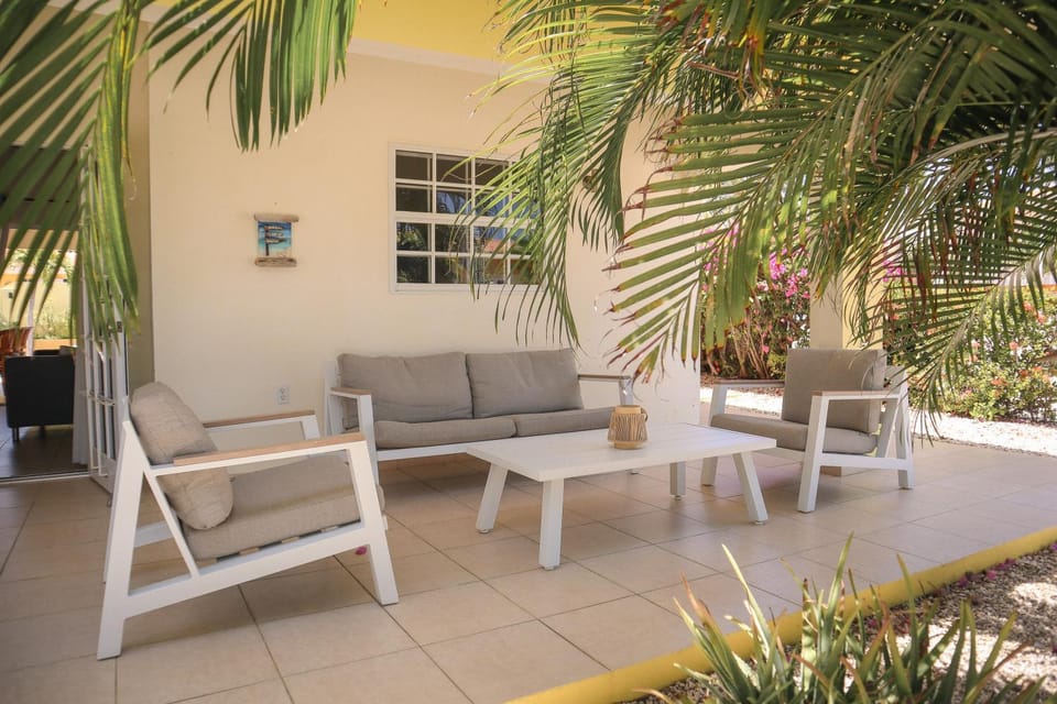 Patio, Day, Garden, Balcony/Terrace, Seating area, Garden view