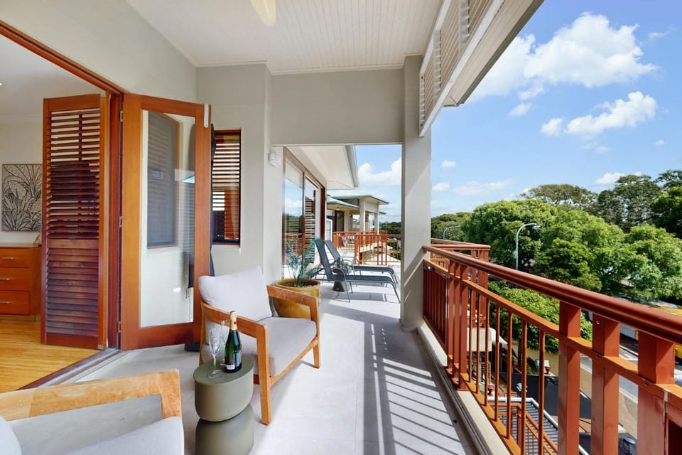Property building, View (from property/room), Balcony/Terrace, Balcony/Terrace, Seating area