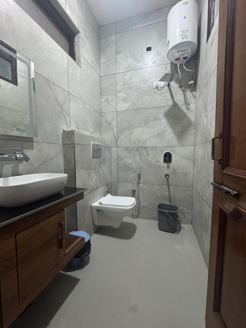 Skyview Stays I Party Lawns I Adjacent The Good Club I 1km Sukhna lake,Rock Garden & High Court I Hotel in Chandigarh