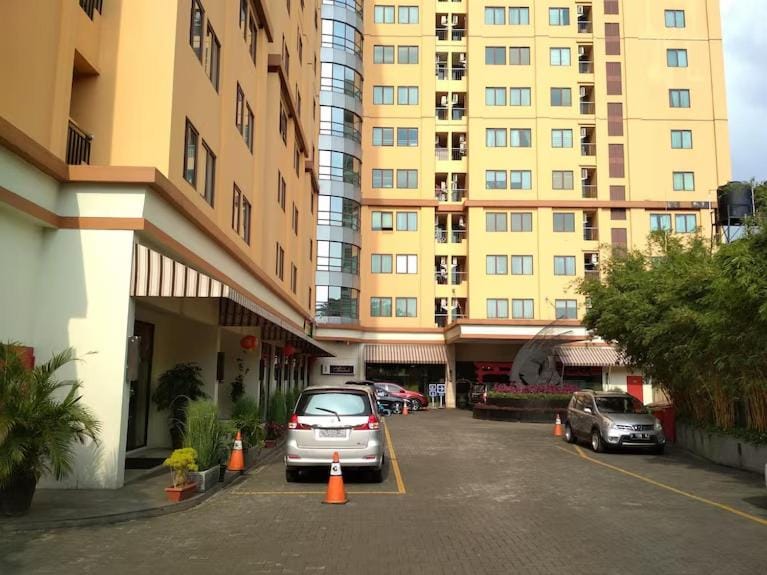 Property building, Facade/entrance