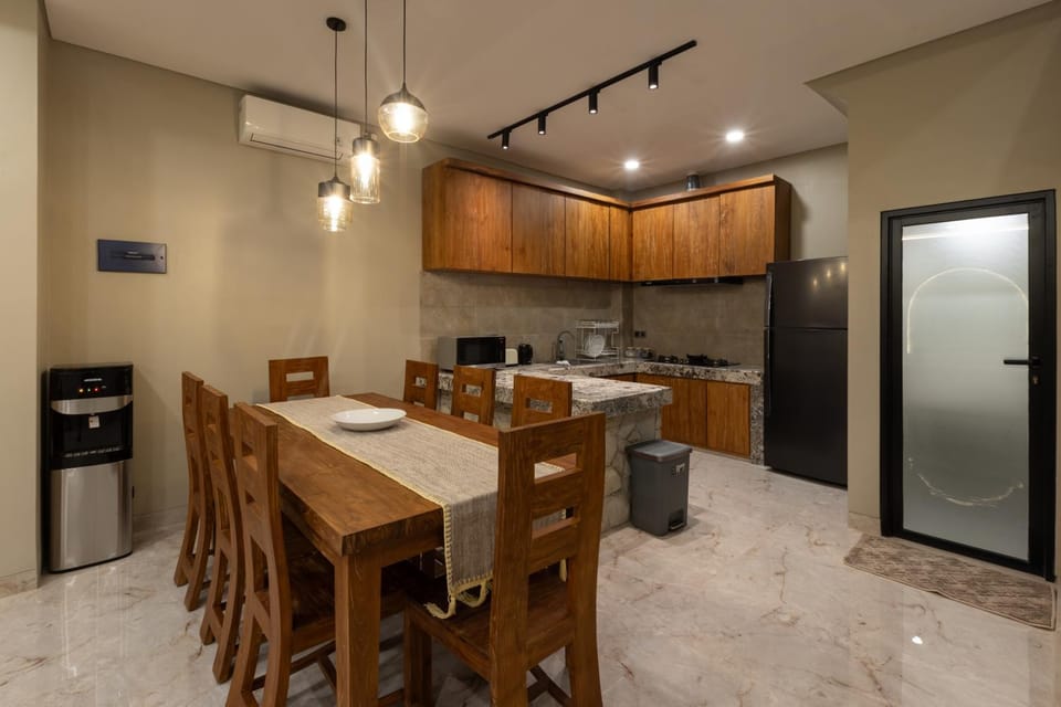 Kitchen or kitchenette, Kitchen or kitchenette, Dining area, dishwasher, microwave, stove, toaster
