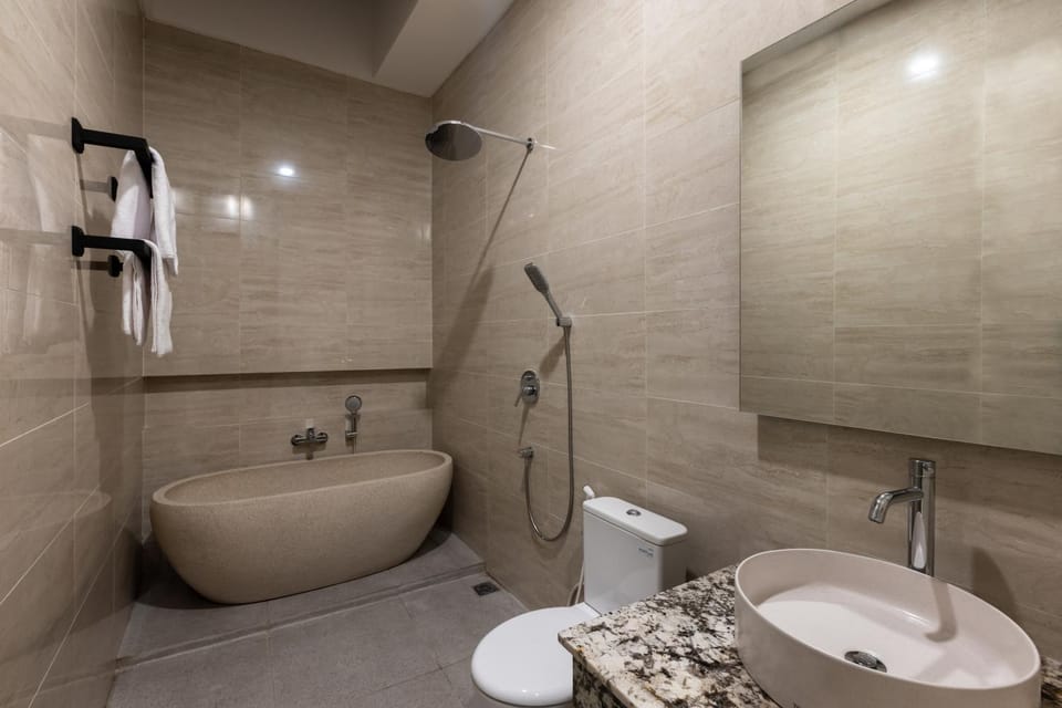 Shower, Toilet, Bathroom, Bath, bidet, towels