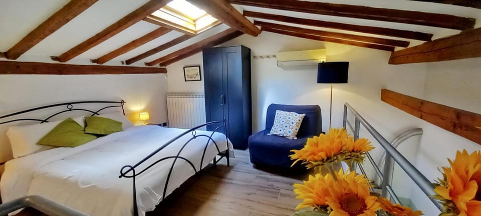 Tuscan Loft - 7 Guests with Patio Apartment in Florence