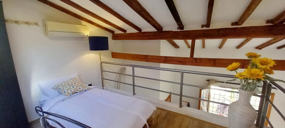 Tuscan Loft - 7 Guests with Patio Apartment in Florence