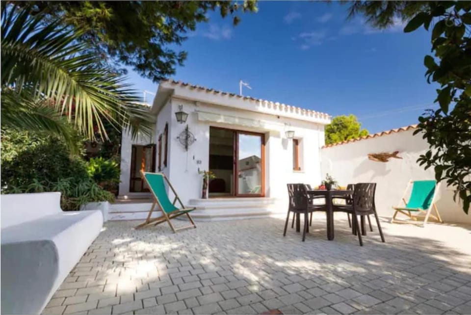 Property building, Garden, Garden view, Inner courtyard view, sunbed