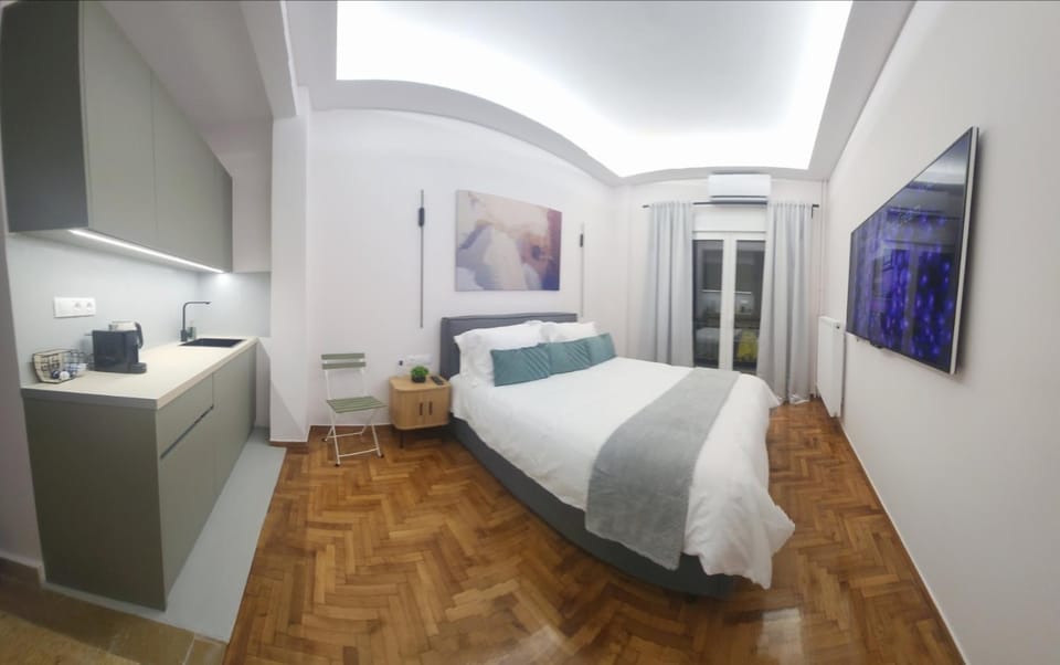 Photo of the whole room, Bedroom