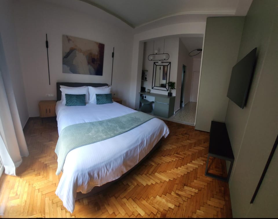 TV and multimedia, Photo of the whole room, Bedroom