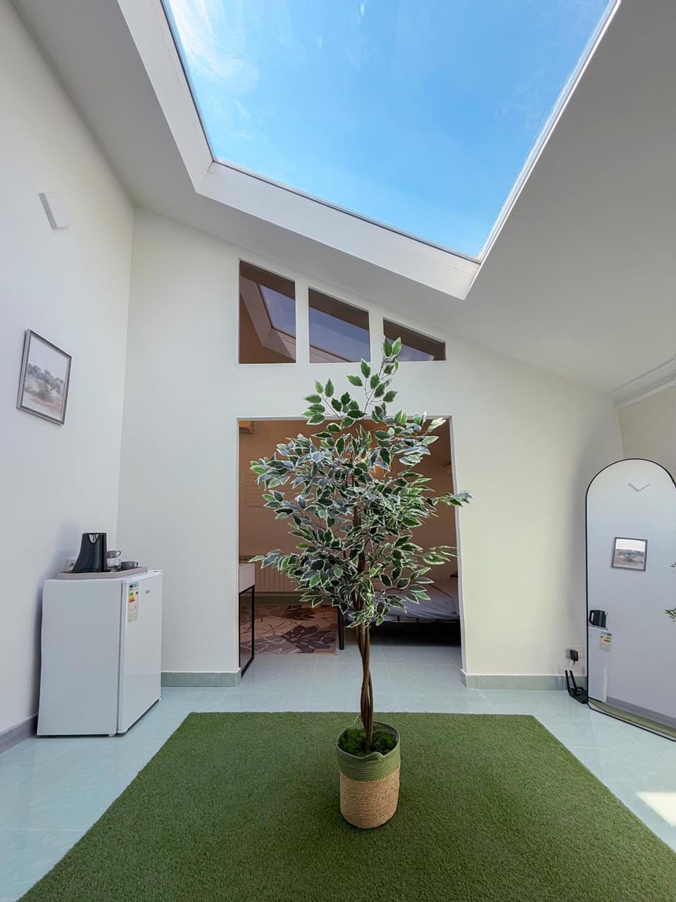 Day, Bedroom