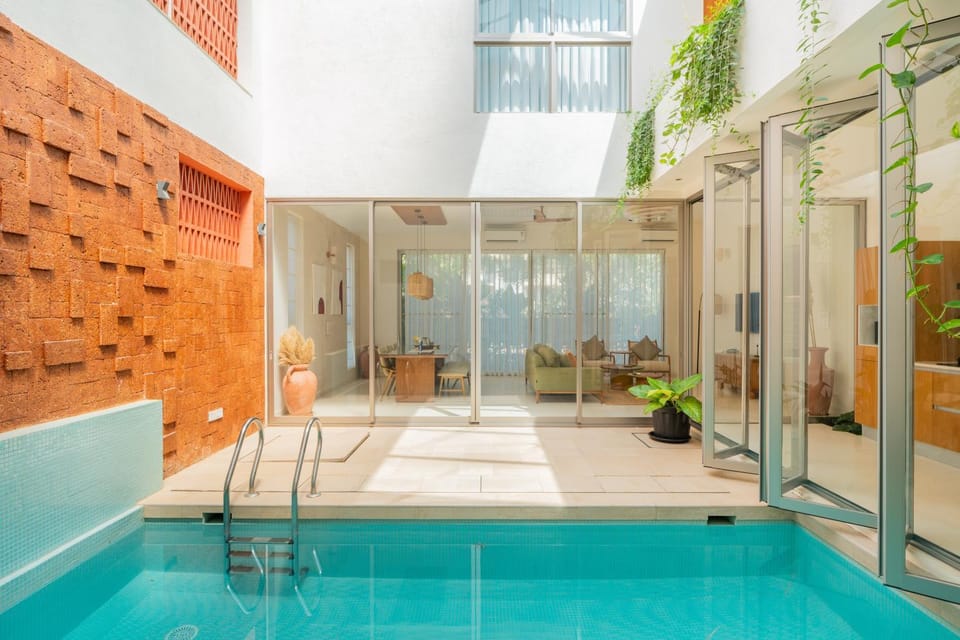 Property building, Facade/entrance, Swimming pool