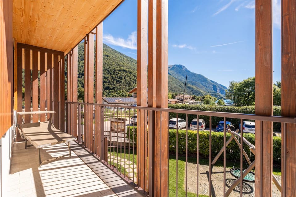 View (from property/room), Balcony/Terrace, Mountain view