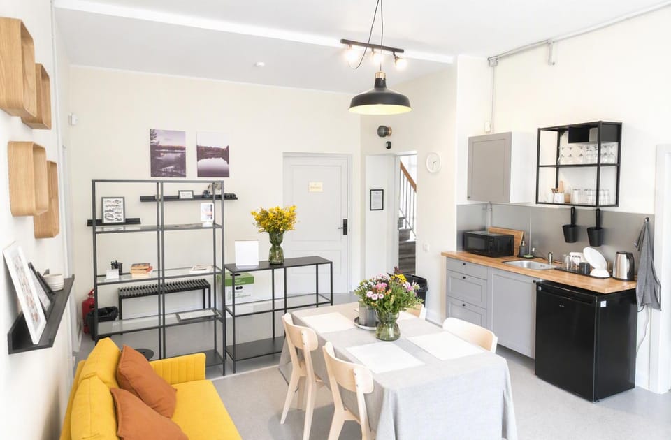 Communal lounge/ TV room, Coffee/tea facilities, Kitchen or kitchenette, Living room, Seating area, Dining area, Communal kitchen