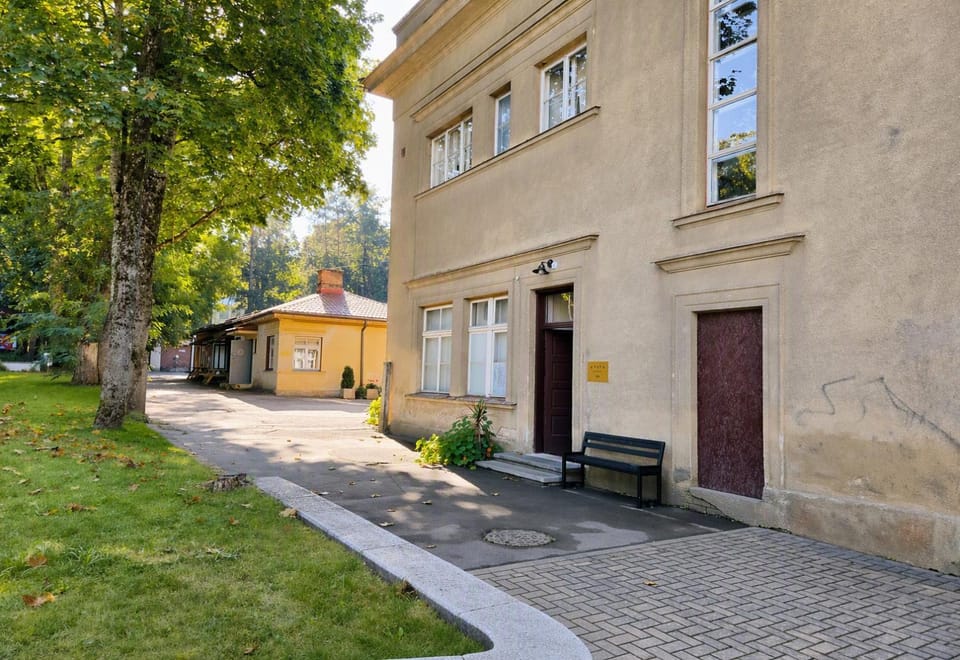 Property building, Neighbourhood