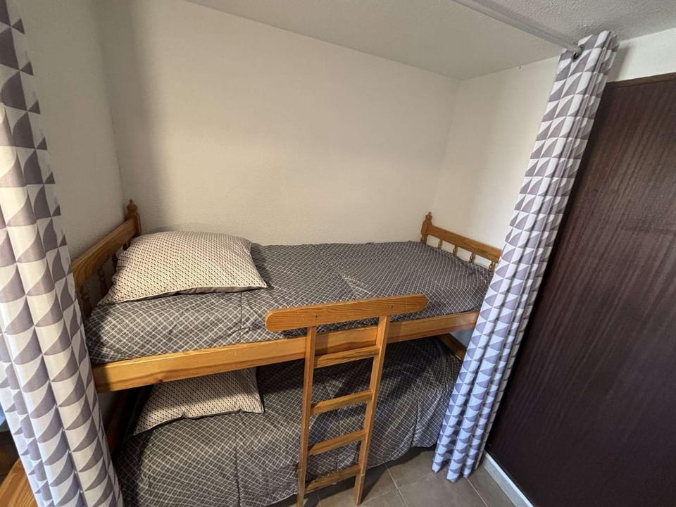 bunk bed