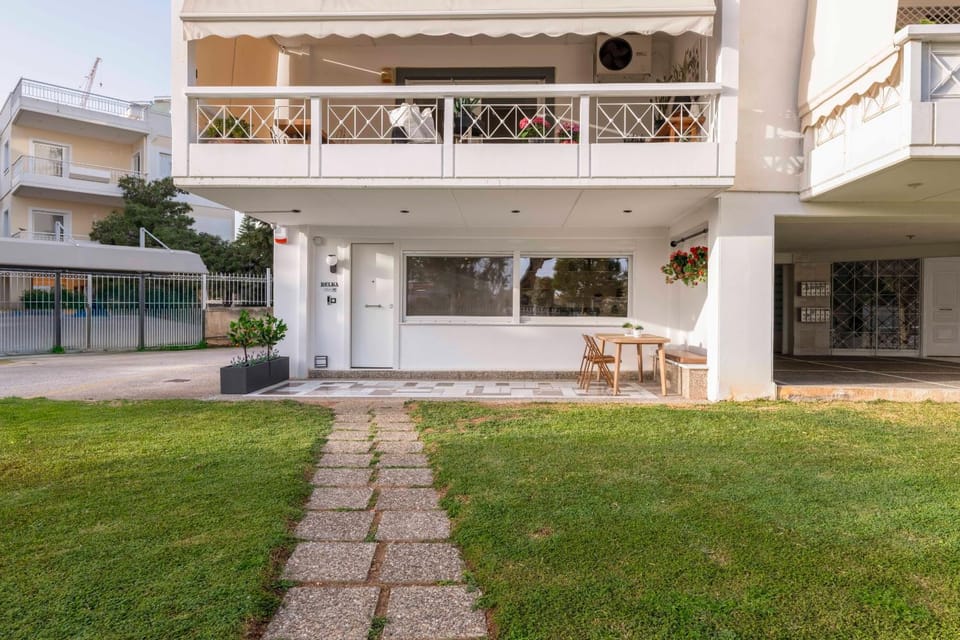 Property building, Patio, Day, Garden, Balcony/Terrace, Garden view