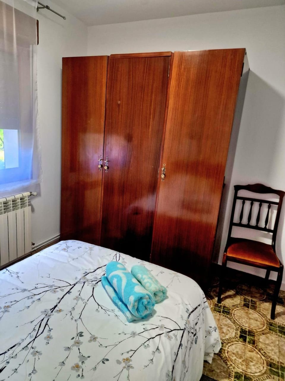 Bed, TV and multimedia, Photo of the whole room, Bedroom, towels, wardrobe