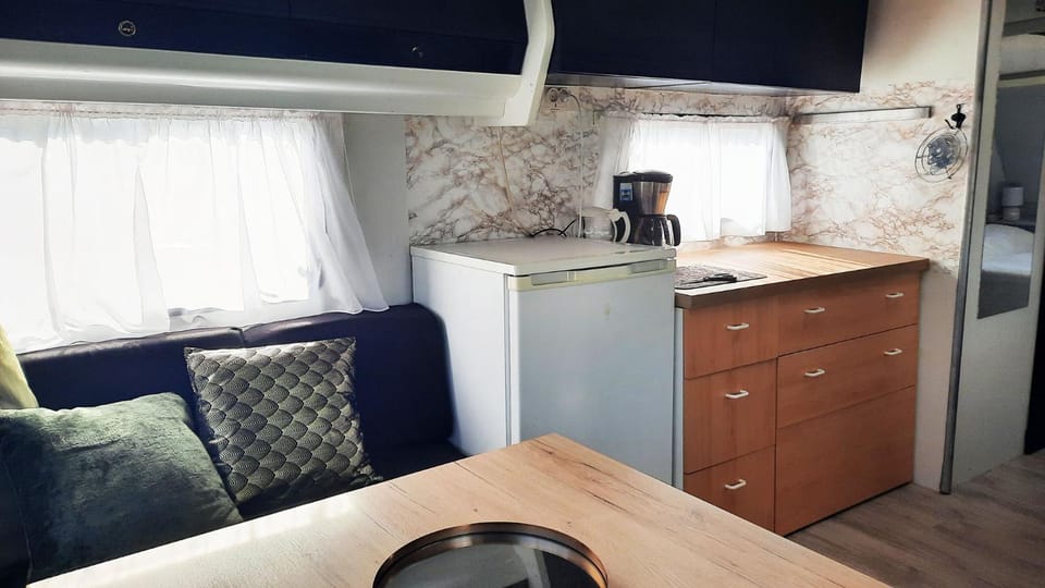Kitchen or kitchenette, Seating area