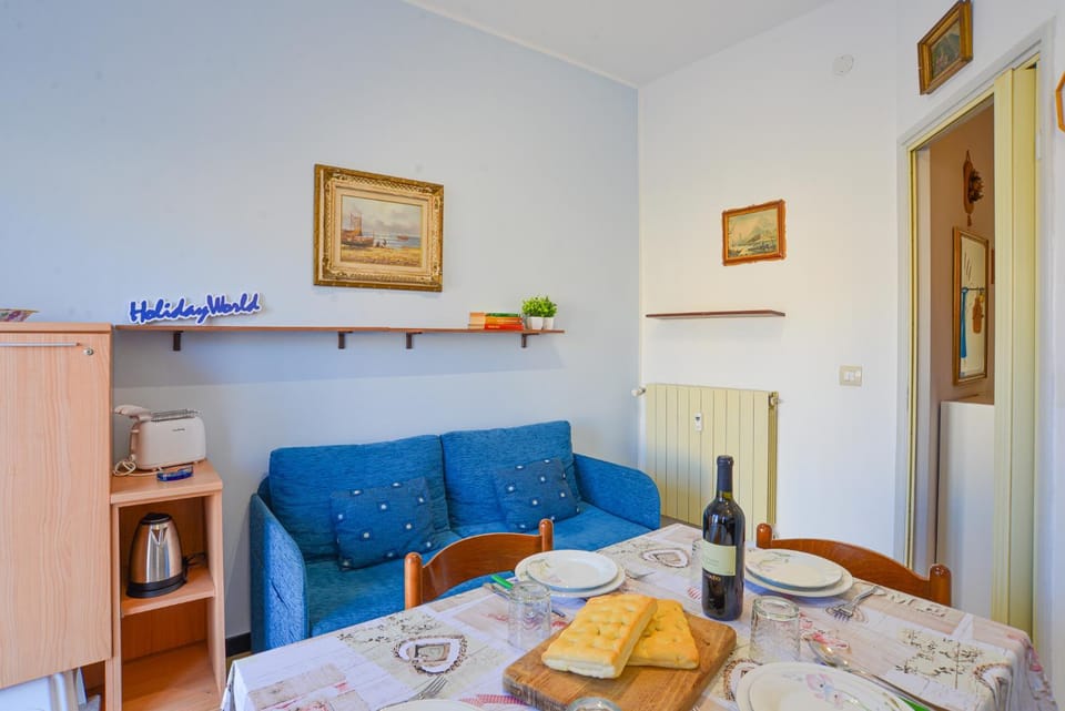 Living room, Photo of the whole room, Seating area, Dining area