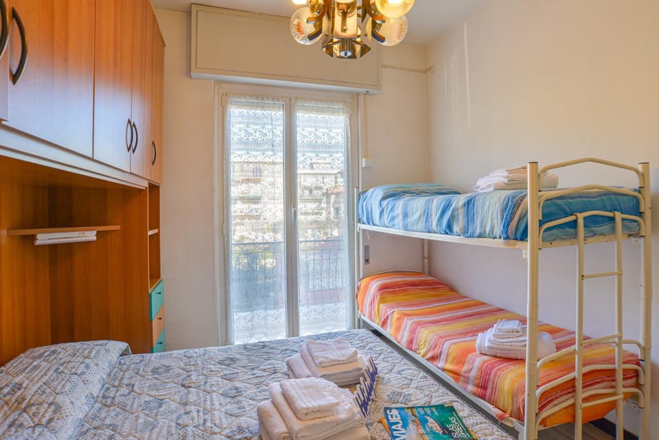 Bed, Photo of the whole room, Bedroom, bunk bed, wardrobe