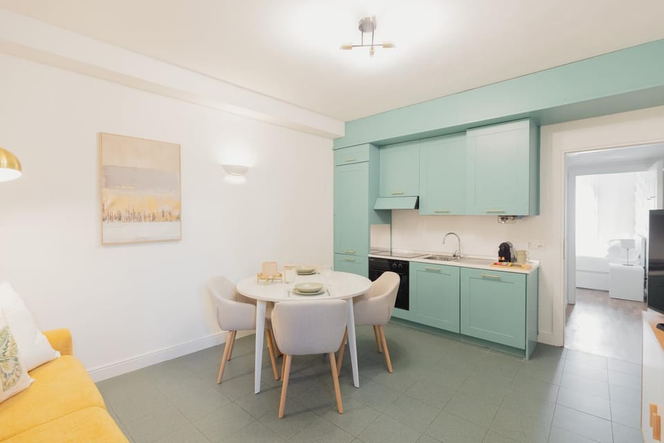 Kitchen or kitchenette, Dining area, pet friendly, stove
