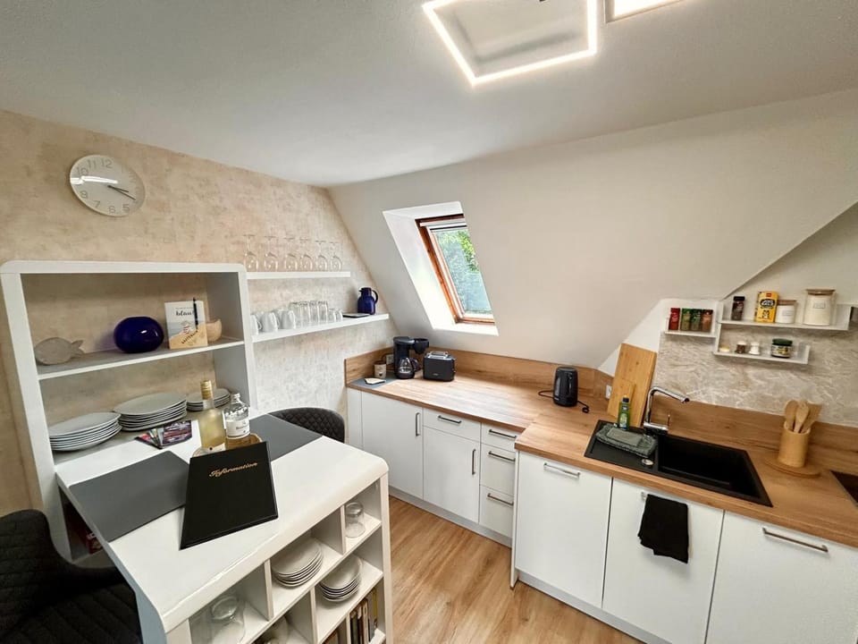 Dining area, kitchen